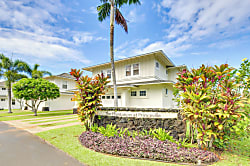 Princeville Condo w/ Mountain Views