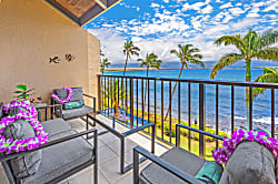Maalaea Banyan Oceanfront Condo with Loft