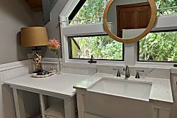 Captain's Quarters Cottage 