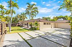 Kahala Breeze Modern Tropical Home