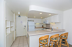 Ilikai Marina 3rd Floor Yacht View Condo