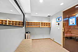 Waikiki Banyan 2411 Tower 2