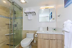 Ilikai Hotel Waikiki City Lights Condo