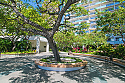 Ilikai Hotel Waikiki City Lights Condo