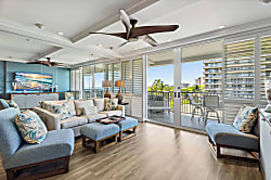 Aston Whaler on Kaanapali #619