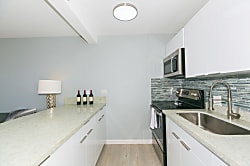 Waikiki Sunset Hotel