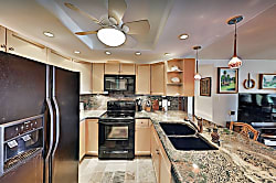 Penthouse Corner - Hololani