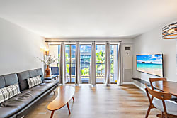 Four Paddle 6th Floor