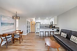 Four Paddle 6th Floor