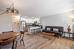 Four Paddle 6th Floor