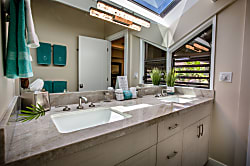 Kahana Outrigger 1B1 