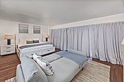 Ilikai Hotel 10th Floor