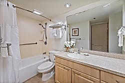 Waikiki Sunset Condo with Free Parking