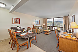 Waikiki Sunset Condo with Free Parking