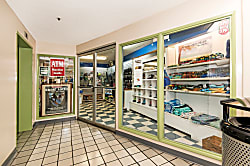 Waikiki Sunset Condo with Free Parking