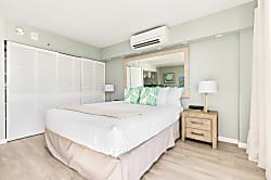 Ilikai Hotel Ocean View Condo 1777