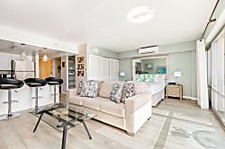 Ilikai Hotel Ocean View Condo 1777