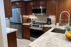 The Royal Mauian 516