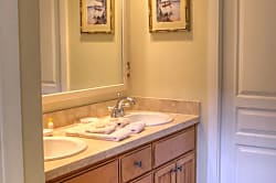 822 Regency, Moku Hale