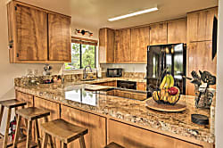 Peaceful Volcano Home Near National Park!