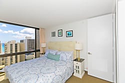 Waikiki Sunset Ocean View 1BR