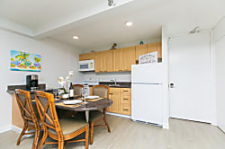 Waikiki Sunset Ocean View 1BR