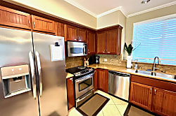 Hilton Pass Poolside Villa B