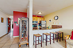 Kona Reef Oceanfront Condo D6