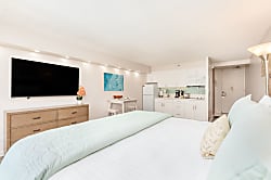 Marine Surf Waikiki Condo 2100