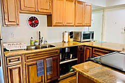 Hawaiian King Corner Condo