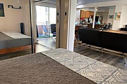 Hawaiian King Corner Condo