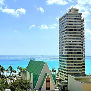 Waikiki Banyan 1213-1