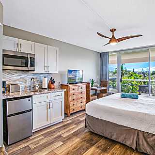 Maui Banyan Top Floor Studio