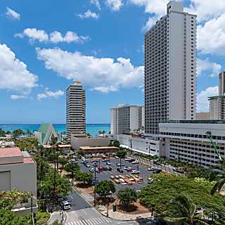 Waikiki Banyan Plumeria Suite