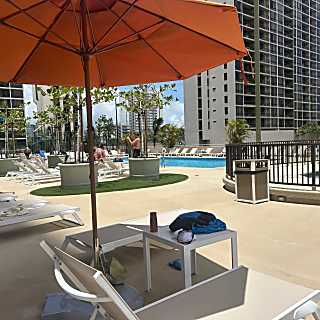 Waikiki Banyan 912
