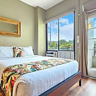 Waikiki Grand Studio with Diamond Head Views