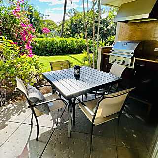 Hilton Pass Poolside Villa B