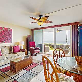 Kona Reef Oceanfront Condo D6