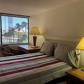 Hawaiian Monarch Cozy Studio