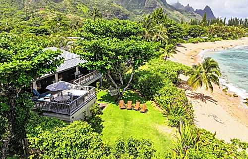 Kaulana Naue by Tunnels Beach 