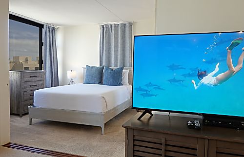 Waikiki Banyan  T1-2213