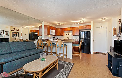 Waikiki Banyan 1608-I