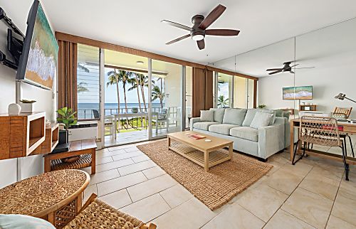 Kihei Beachfront Condo with Sunset Views 