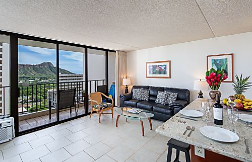 Waikiki Banyan 1 Bedroom