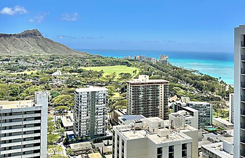 Waikiki Banyan 3613