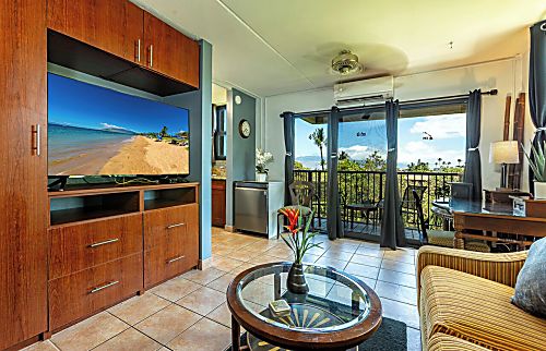 Kihei Akahi Corner Studio