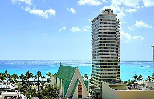 Waikiki Banyan 1213-1