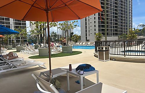 Waikiki Banyan 912
