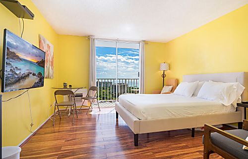 Ocean View Boutique Condo - 20th FL