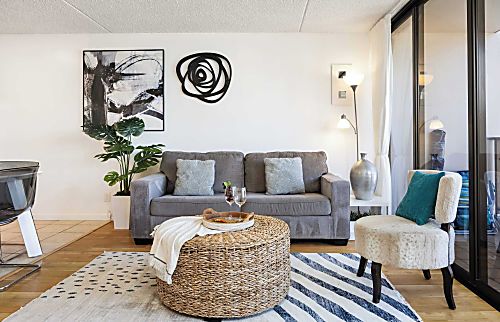 Waikiki Banyan 1702 T1